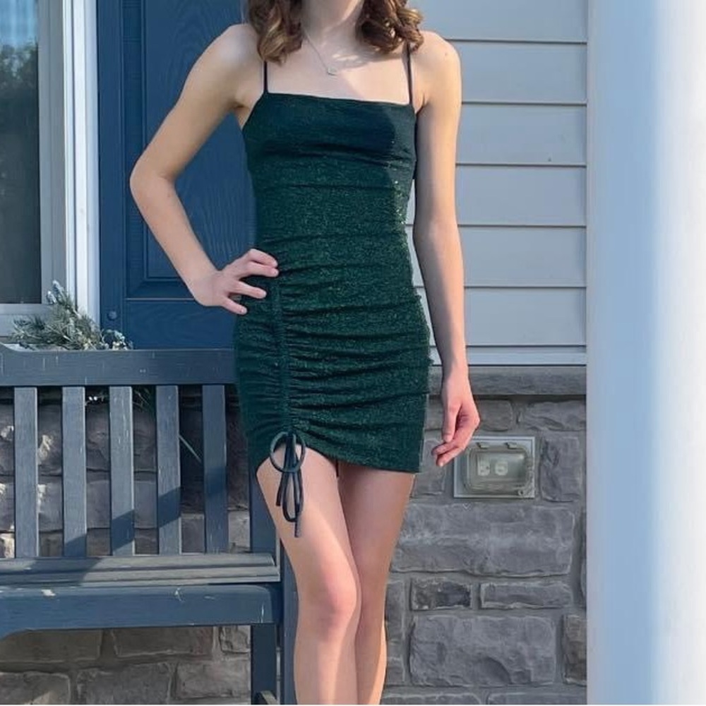 Homecoming dark green shimmery dress💚